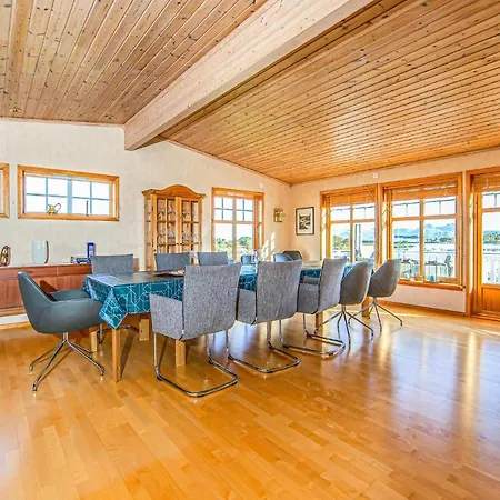 5 Bedroom Gorgeous In * Fjørtoft