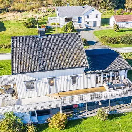 5 Bedroom Gorgeous In Holiday home