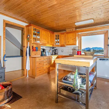 5 Bedroom Gorgeous In Holiday home