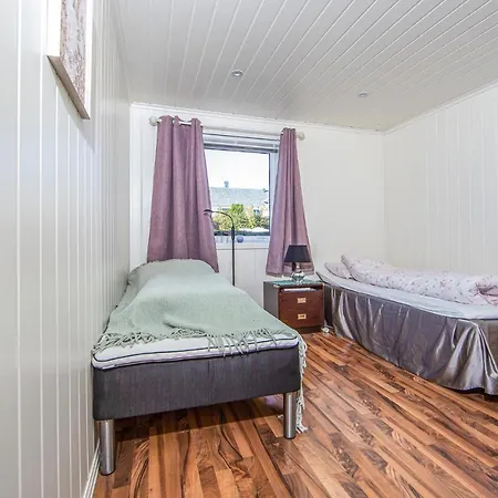 5 Bedroom Gorgeous In Holiday home Fjortoft