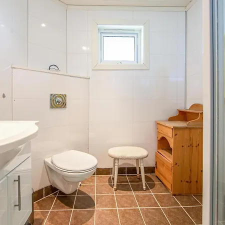 5 Bedroom Gorgeous In Fjortoft
