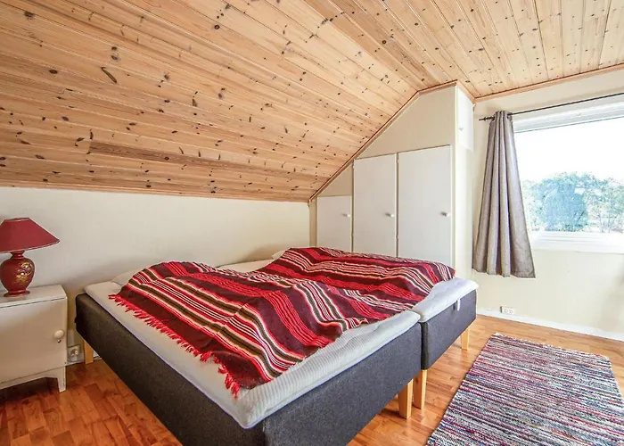 5 Bedroom Gorgeous In Fjørtoft