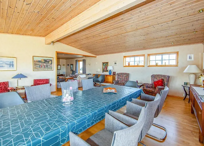 5 Bedroom Gorgeous In Prázdninový dům