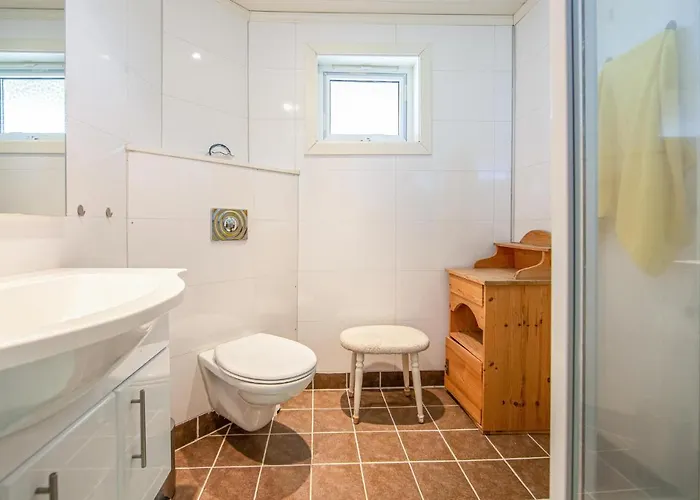 5 Bedroom Gorgeous In Fjortoft