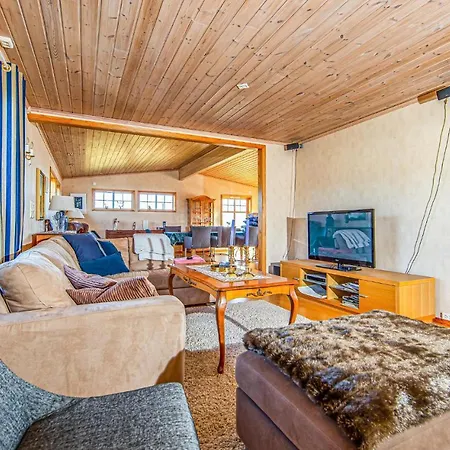 5 Bedroom Gorgeous In * Fjortoft