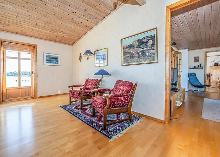 5 Bedroom Gorgeous In * Fjortoft