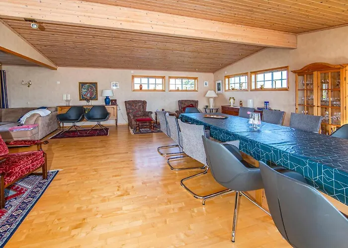 5 Bedroom Gorgeous In Fjortoft